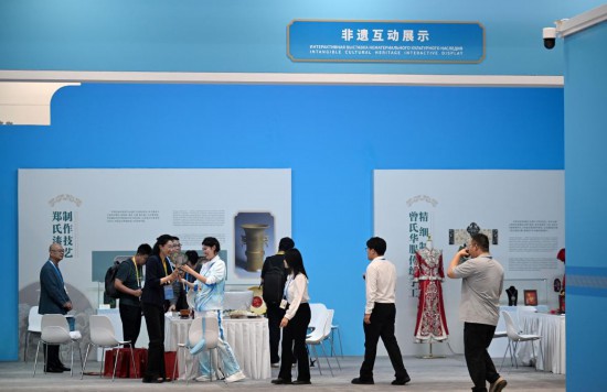 上合组织天津峰会丨记者手记：指尖相传的技艺 连接心灵的桥梁